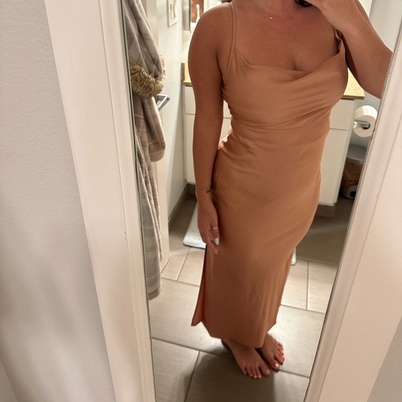 Blush satin dress - Picture 2 of 8